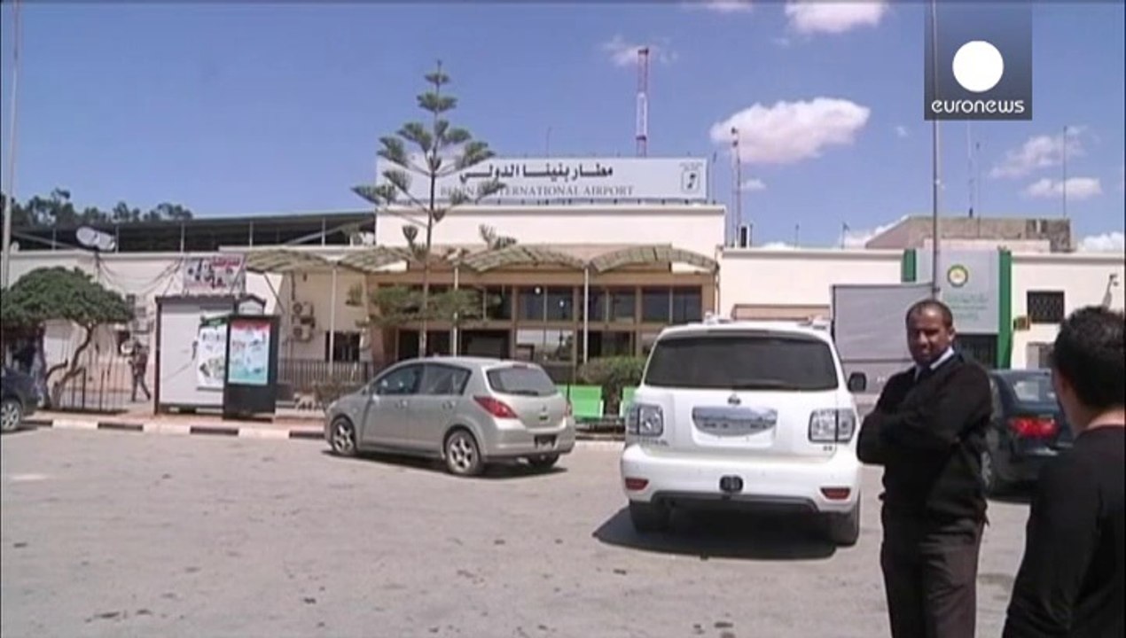 Des dissidents de l'armée bombardent des milices en Libye