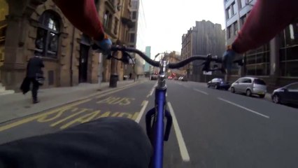 Descargar video: GoPro Sunday ride with Danny MacAskill - Awesome MTB biker!