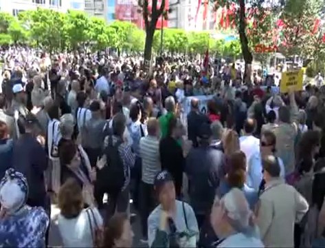 Sessiz çığlık eyleminde, Soma için saygı duruşu I halkinhabercisi.com