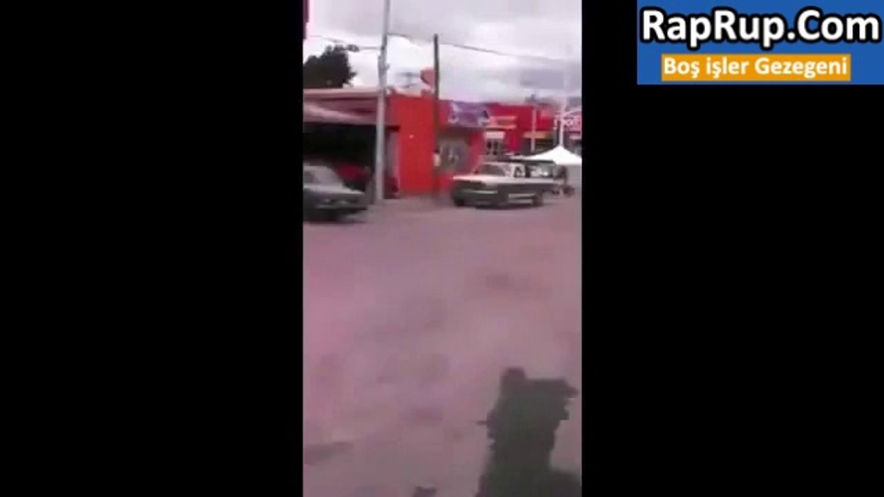 Karısını Birlikte Bastığı Adamı Sokakta Kovaladı