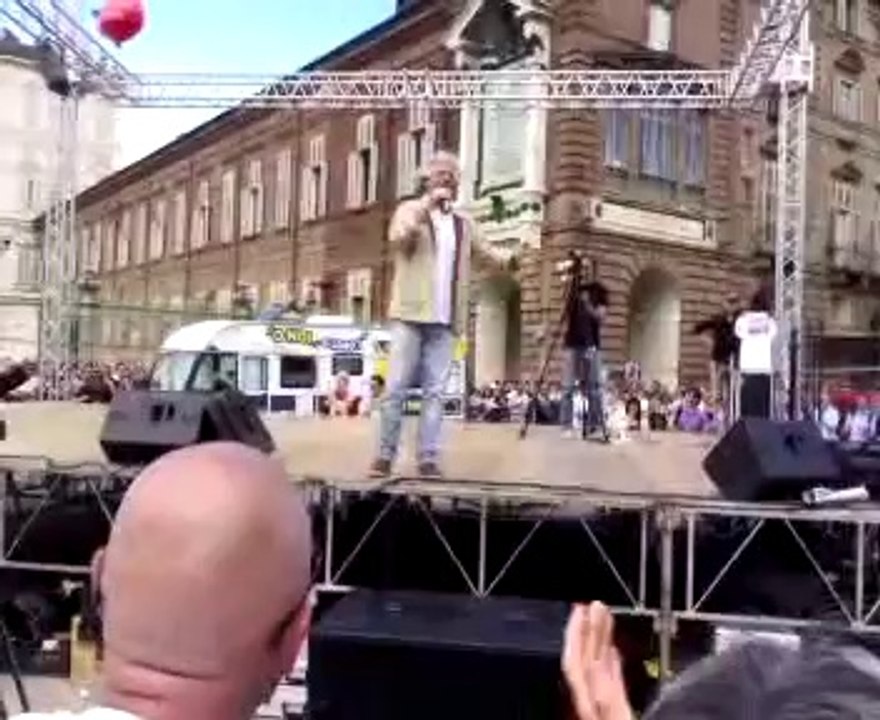 BEPPE GRILLO #VINCIAMO NOI - PIAZZA CASTELLO TORINO 17 MAGGIO / 2