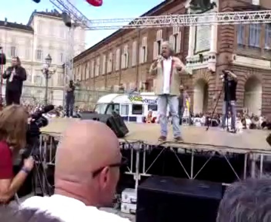BEPPE GRILLO #VINCIAMO NOI - PIAZZA CASTELLO TORINO 17 MAGGIO
