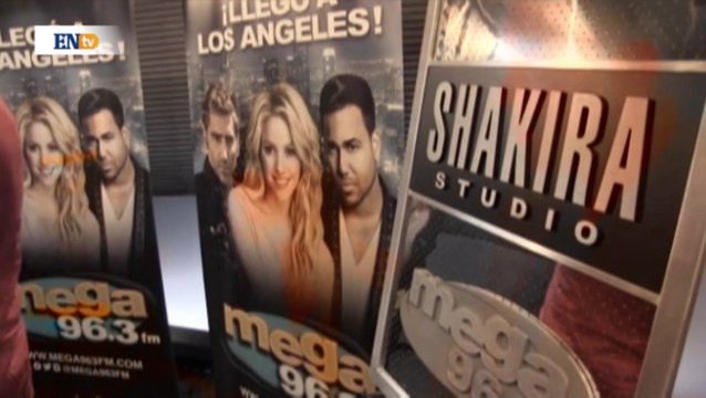 Shakira llega llena de sorpresas a la inauguración de una emisora en LA