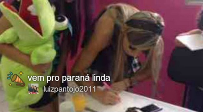 TC de Vanessa en la firma de autografos Parte 1 17/05/2014