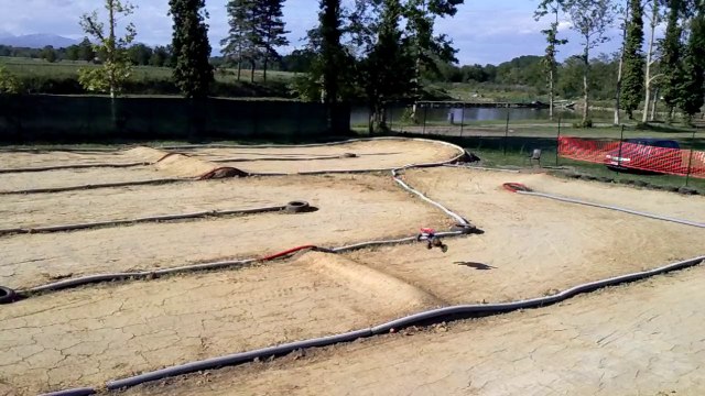 EREVO BRUSHLESS HOBBYWING 2250 KV IN PISTA A BARENGO