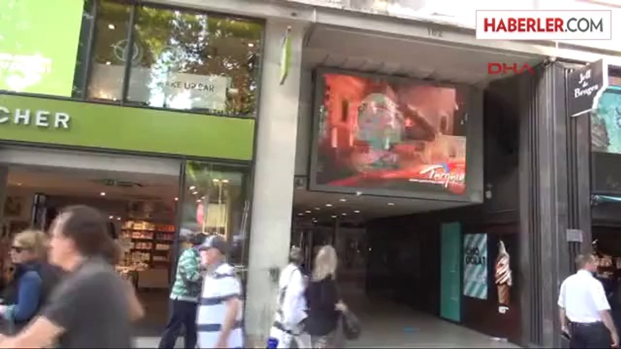 Paris Turizm Müşavirliği'ne Eylemciler Soma Pankartı Astı