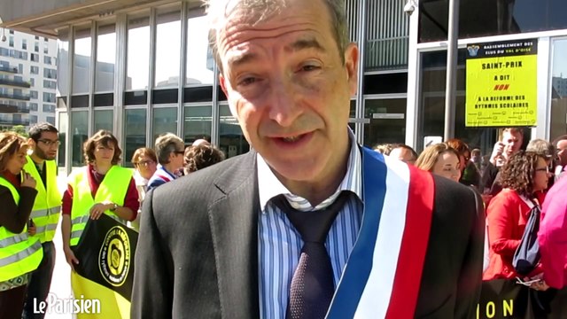 Cergy-Pontoise :manifestation contre les rythmes scolaires.