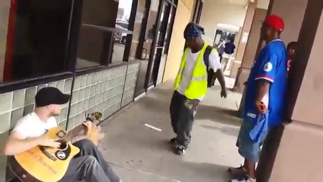 Quand 3 inconnus se mettent à chanter ensemble