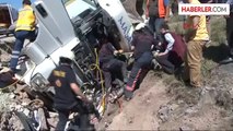 Hafriyat Kamyonu Karşı Şeride Geçip Otomobille Çarpıştı: 3 Yaralı