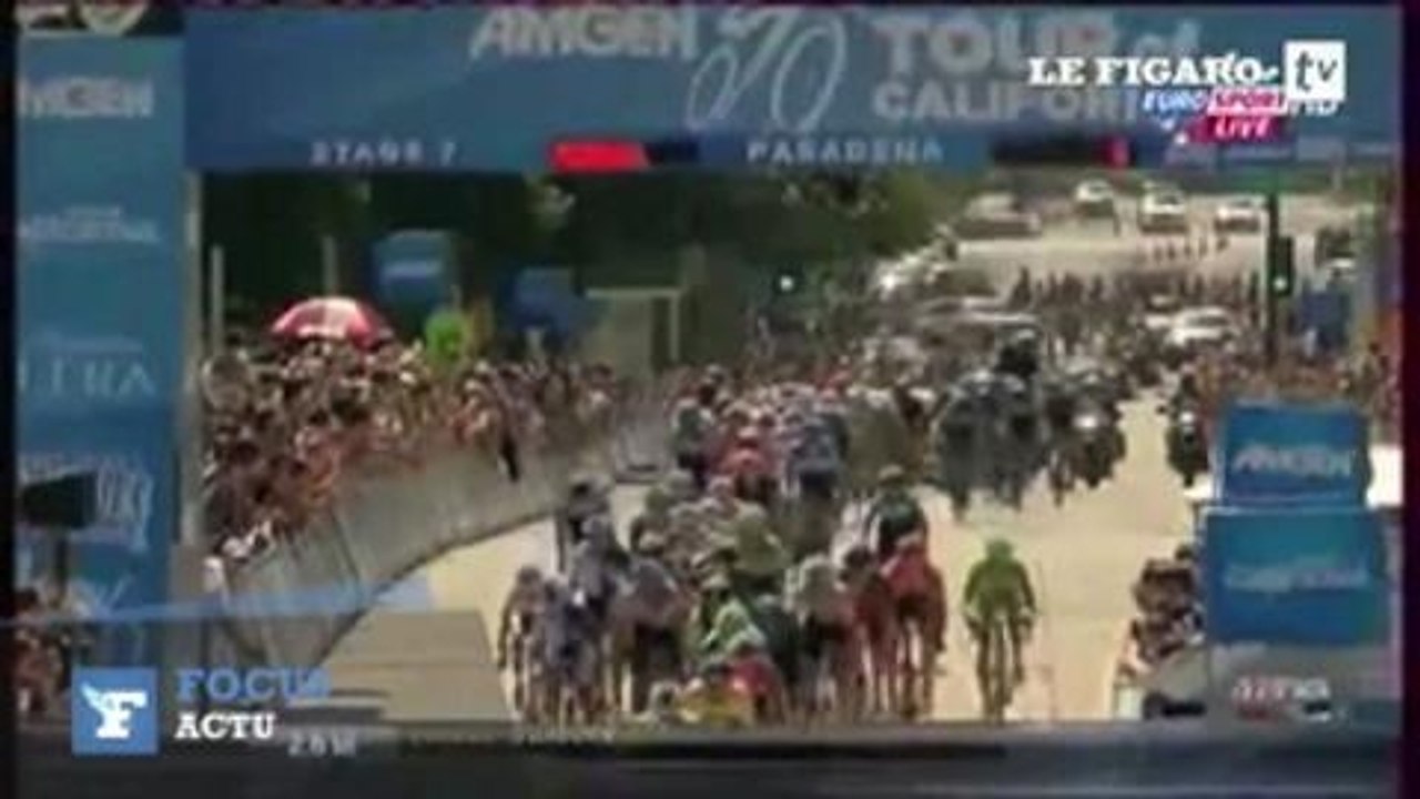 Quand un cycliste célèbre sa victoire... un tour trop tôt