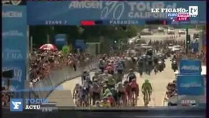 Quand un cycliste célèbre sa victoire... un tour trop tôt