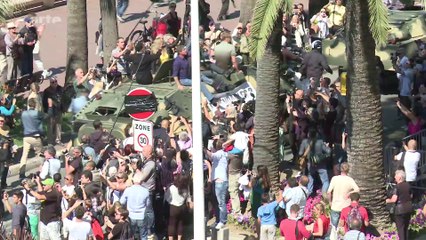 L'arrivée des acteurs de "The Expendables 3" en direct commenté - Palais Duplex - ARTE