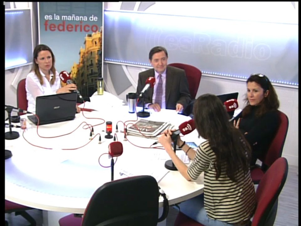 La Receta: Tostas de tataki de buey con salmorejo, melocotón y espuma de queso semicurado