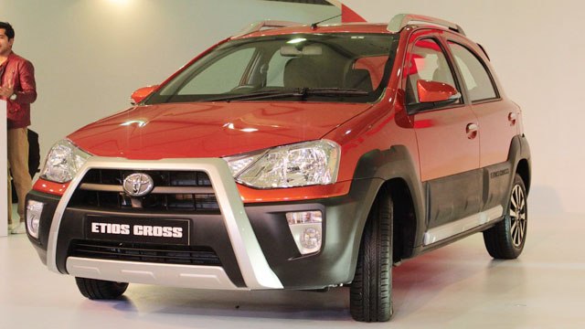 Toyota Etios Cross Launched In India | Priced From Rs. 5.76 Lakhs