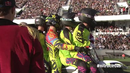 Backflip en moto avec 4 personnes _ Record du monde 2014 !!