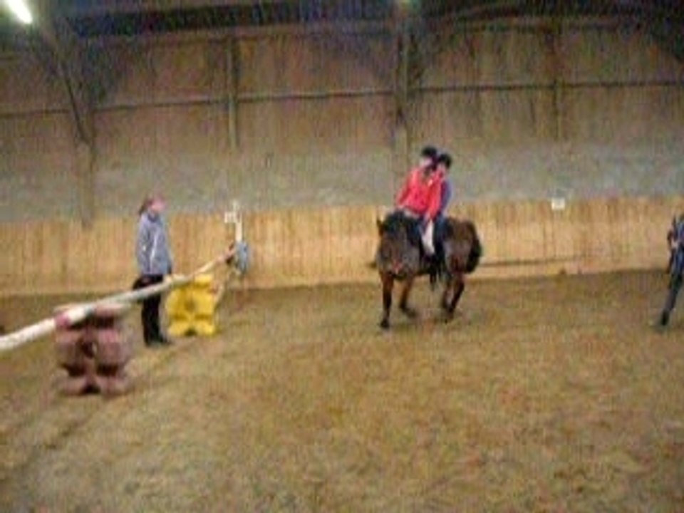 Coraline et Cecile sur gros poney