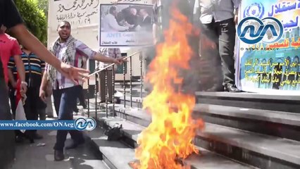 شاهد.. متظاهرو إحياء "نكبة فلسطين" يحرقون علم إسرائيل أمام نقابة الصحفيين