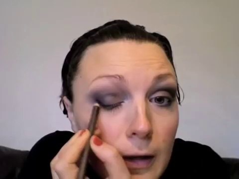 Robert Palmer girls 'Addicted to love' 1986 make-up tutorial
