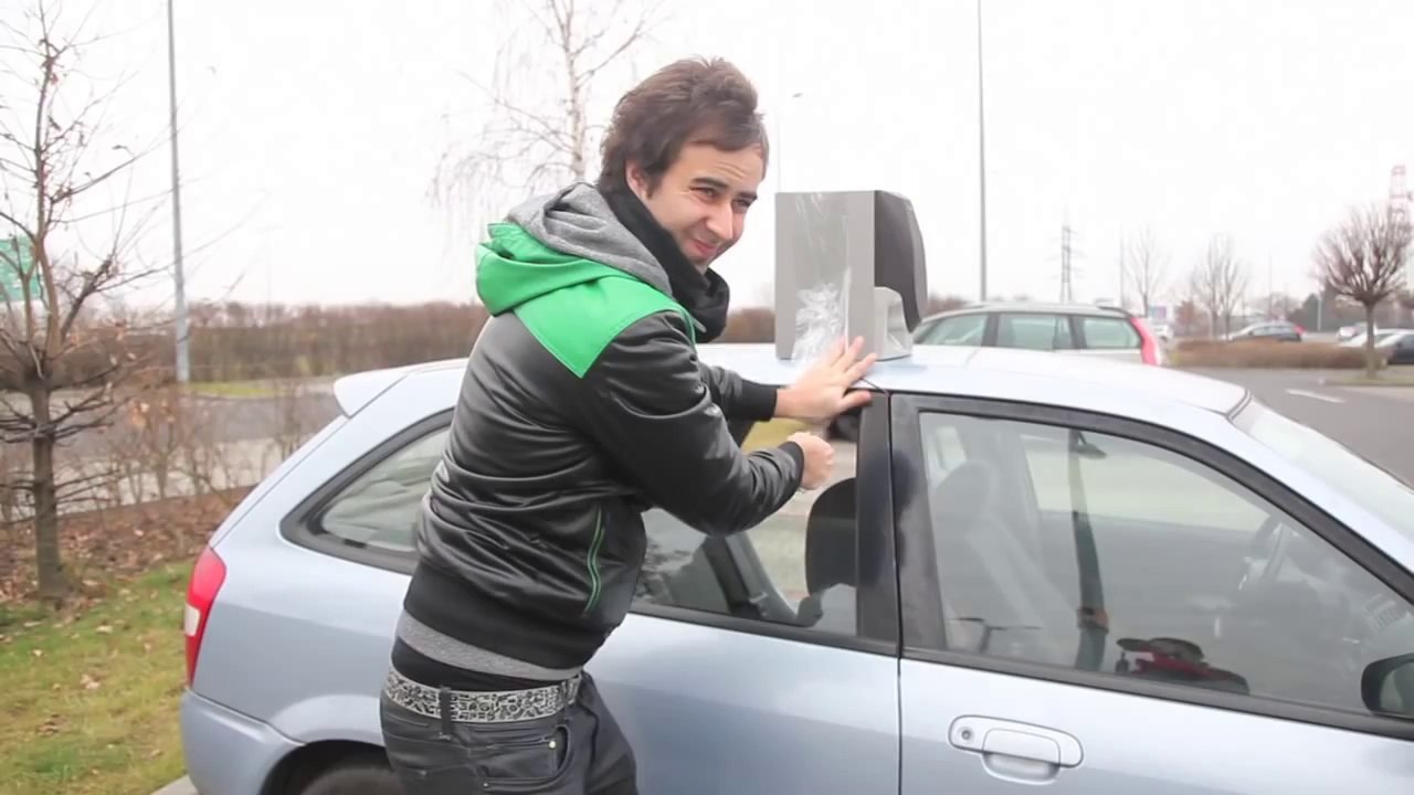 Train horn prank goes wrong! (Klakson z vlaku v autě)