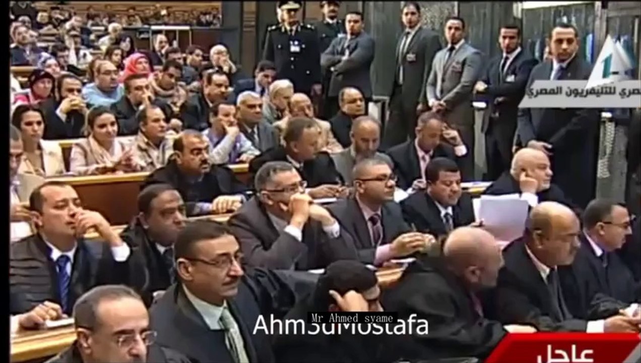 يصرخ فى القاضي وبيقوله 'انت مين انت عارف انا فين