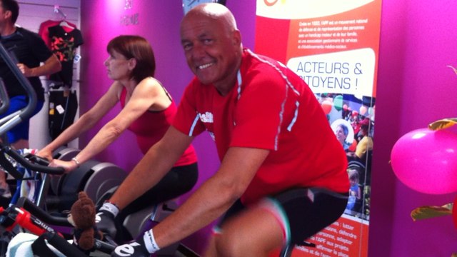 Pédaler pour aider les handicapés