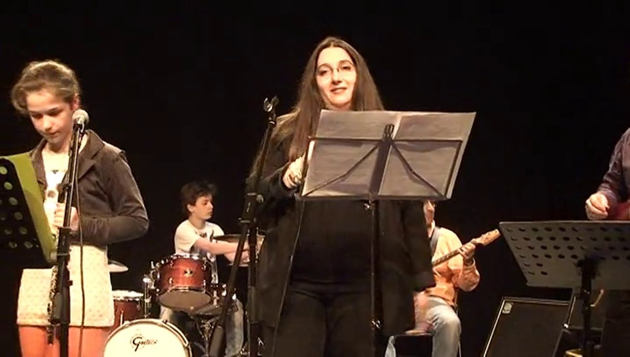 Stand by me de B.E. King chante Marcela Torres  filmé par Margaux Lys Hornet- La main de l'Art