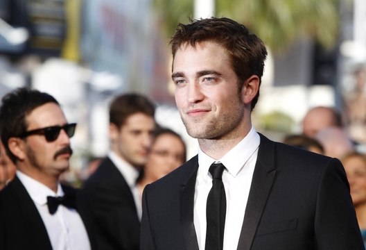 Robert Pattinson : You had sex with both Juliette Binoche and Julianne Moore? Who was better?