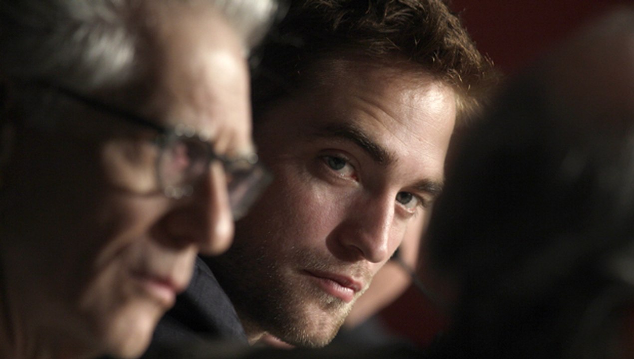 Robert Pattinson :'Do you have a word for your japenese fans ?'