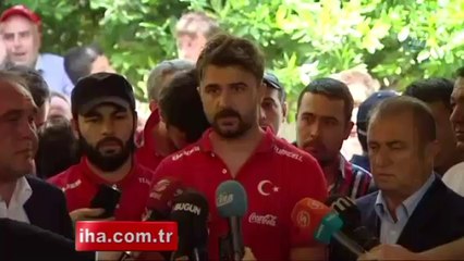 Milli Takım kafilesi Soma şehitlerinin ailelerini ziyaret etti