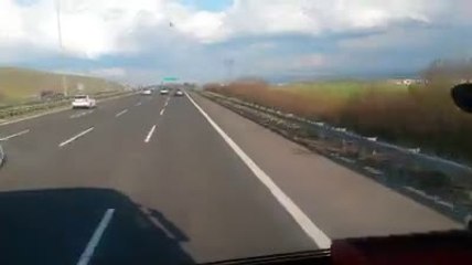 Efkarlı Kamyoncunun Ne Gelen Var Ne Giden Performansı