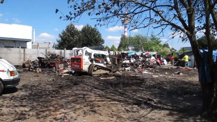 Villeneuve-d'Ascq : vaste opération de déblaiement après l'incendie du camp de Roms, dimanche