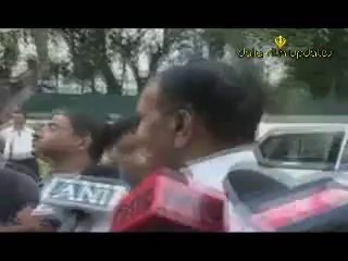 Sonia and Rahul Give Resignation, Party Refuses