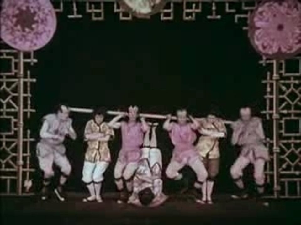 Les Kiriki acrobatesja