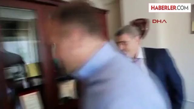 Kosova Dışişleri Bakanı Hocay, Kosova Futbol Federsyonu Başkanı Vokrri'yi Ziyaret Etti