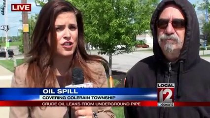 A Man trolls NEWS crew on LIVE TV