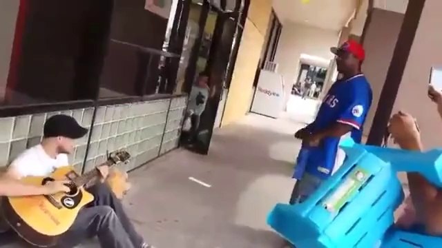 Amazing jam session Three random guys sing together-1