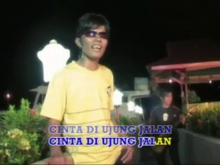 CINTA DI UJUNG JALAN boy shandy