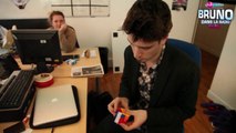 Antoine, le stagiaire producteur de #BDLR arrive à résoudre un Rubik's Cube en moins d'une minute...