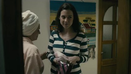 Tekme atarken dizi kızarmış!