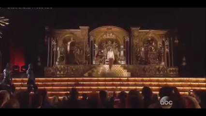 Hologram Michael Jackson Sahnede!