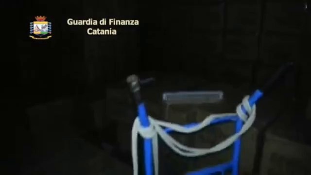 Catania - La Gdf sequestra capi falsi (19.05.14)