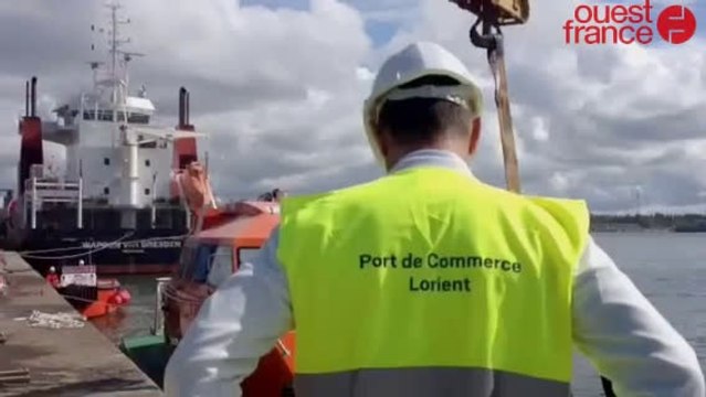 Retournement du canot des chantiers Bernard