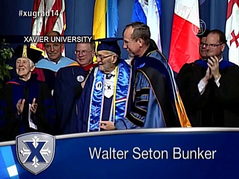 90-летний американец получает диплом