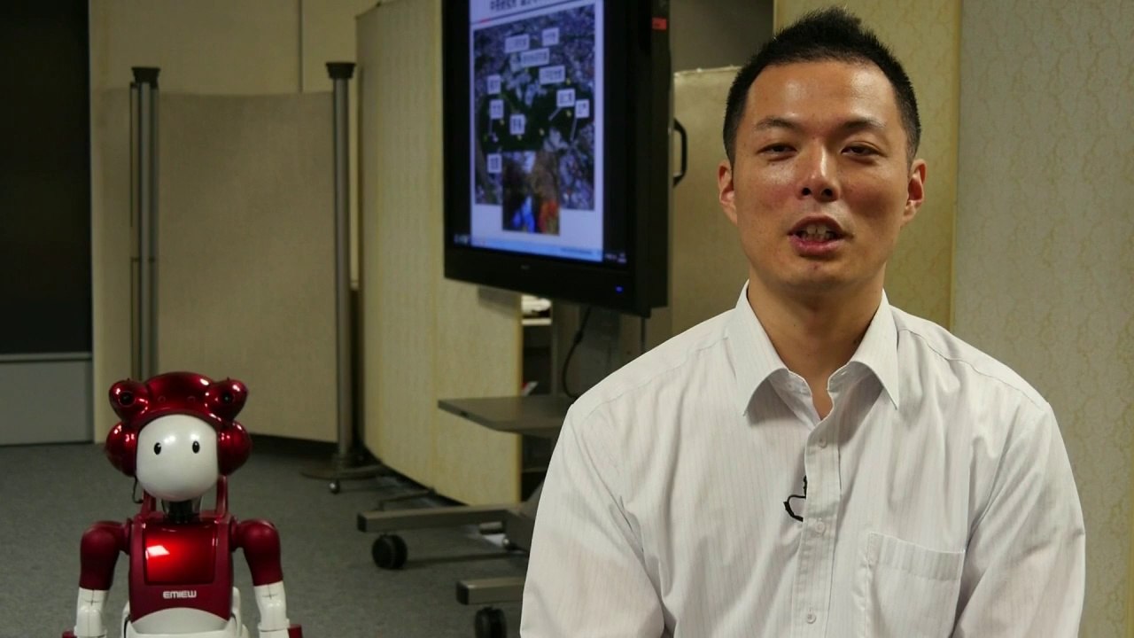 Roboter-Charme: EMIEW2 versteht Menschen