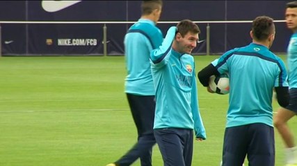 Messi firma su nuevo contrato con el Barça antes de viajar a Argentina