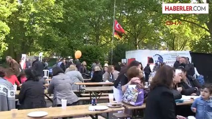 Duisburg'da da Bayraklar Yarıya İndi