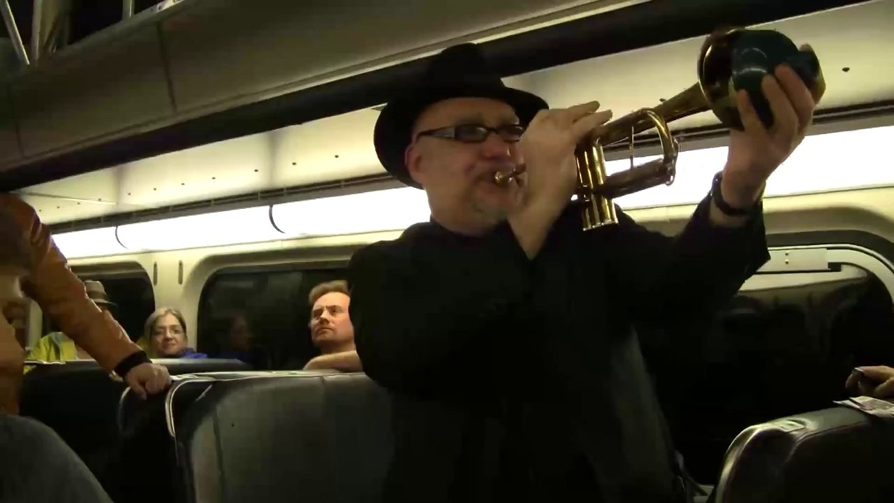 Du Jazz dans un train... Bonheur pour les passa...