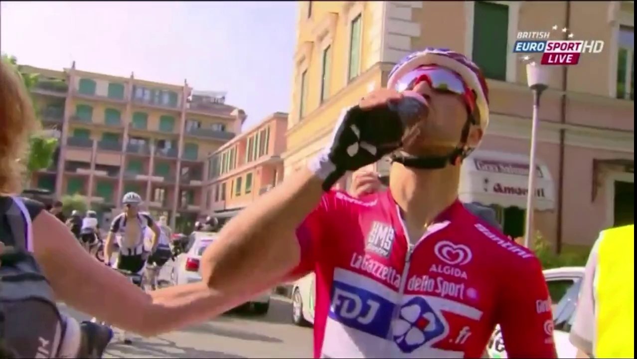 Farrar, Viviani, Quintana involved in massive crash at Giro d'Italia 2014 HD - Stage 10