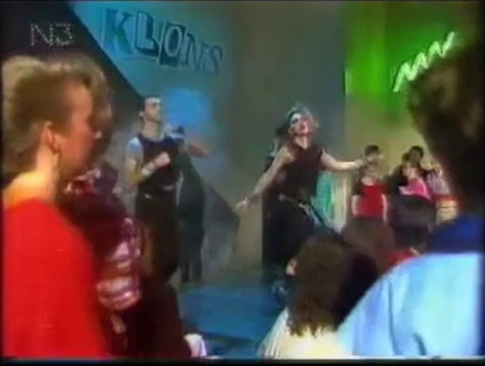 Madonna vs Stardust - Music sounds better on a Holiday