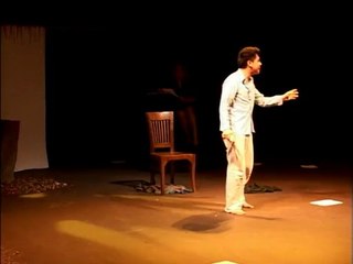 Sentado en un Arbol Caido 2012.0001